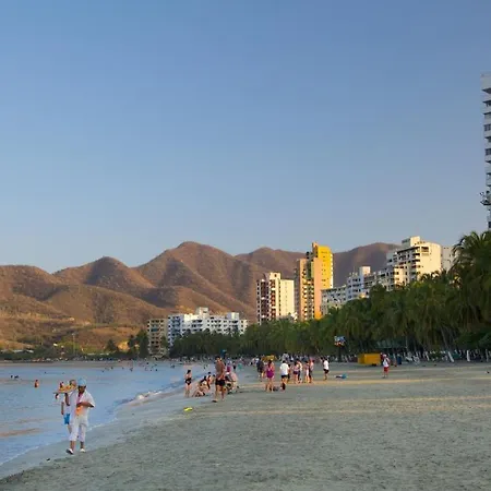 Apartamento Edificio Iroka En El Rodadero Frente Al Mar Con Cocina Full Equipada Santa Marta  Exterior photo